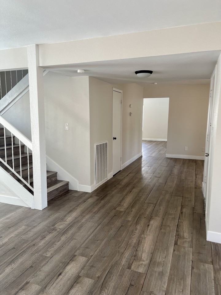 3069 Carnelian St - Photo 4 of 24