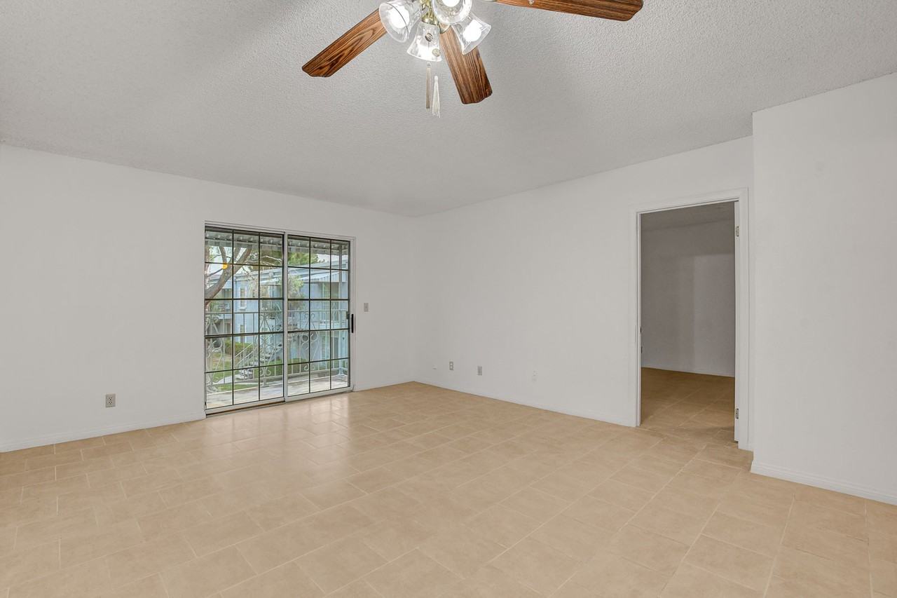 3823 S Maryland Pkwy #10 - Photo 6 of 37