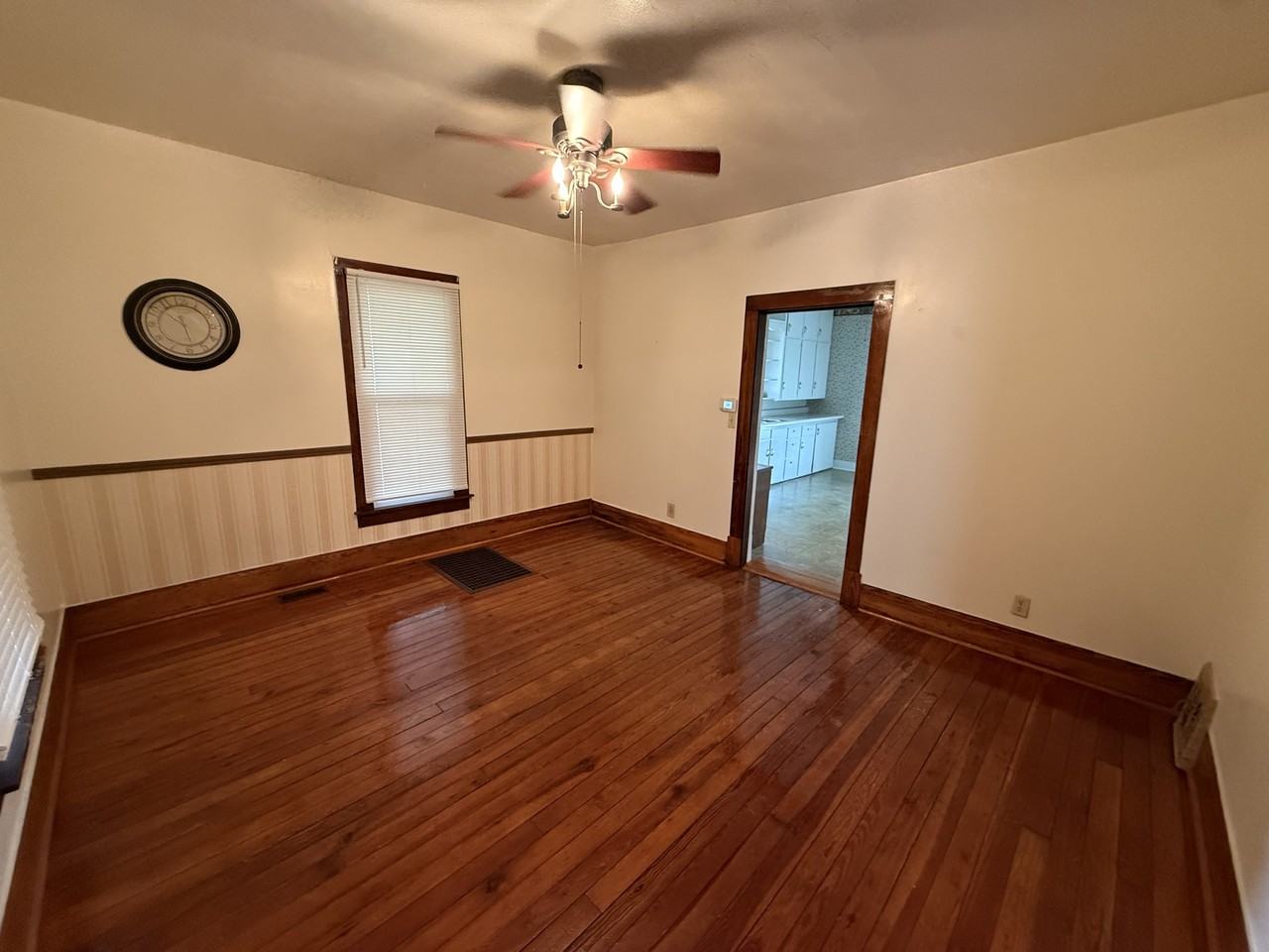 318 W Gay St #A - Photo 4 of 10