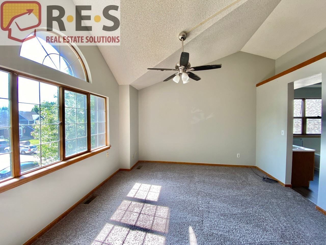 9393 Princeton St - Photo 6 of 18