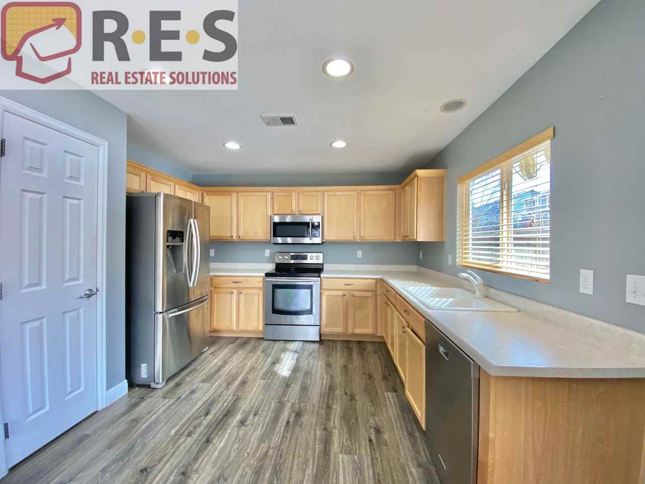 5731 Raleigh Cir - Photo 2 of 16