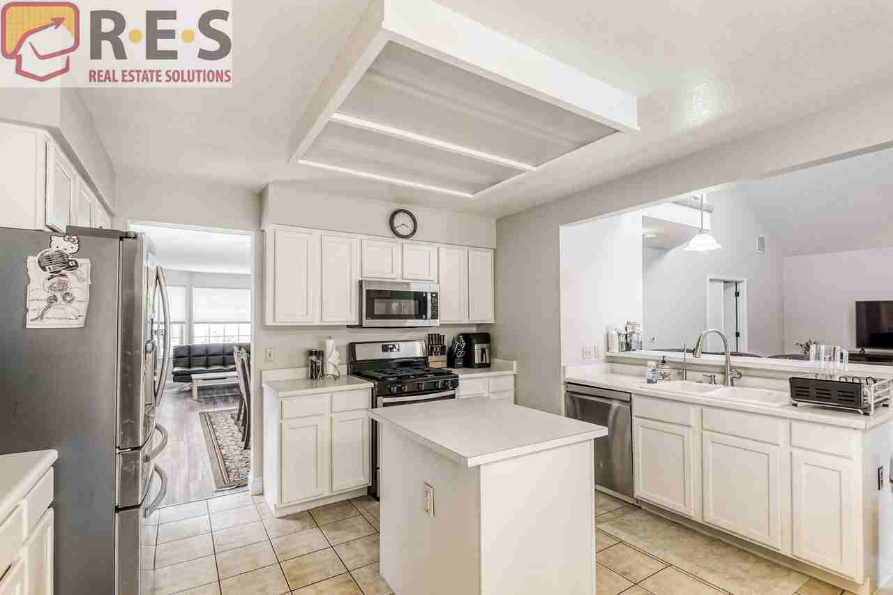9853 Salford Ln - Photo 2 of 17