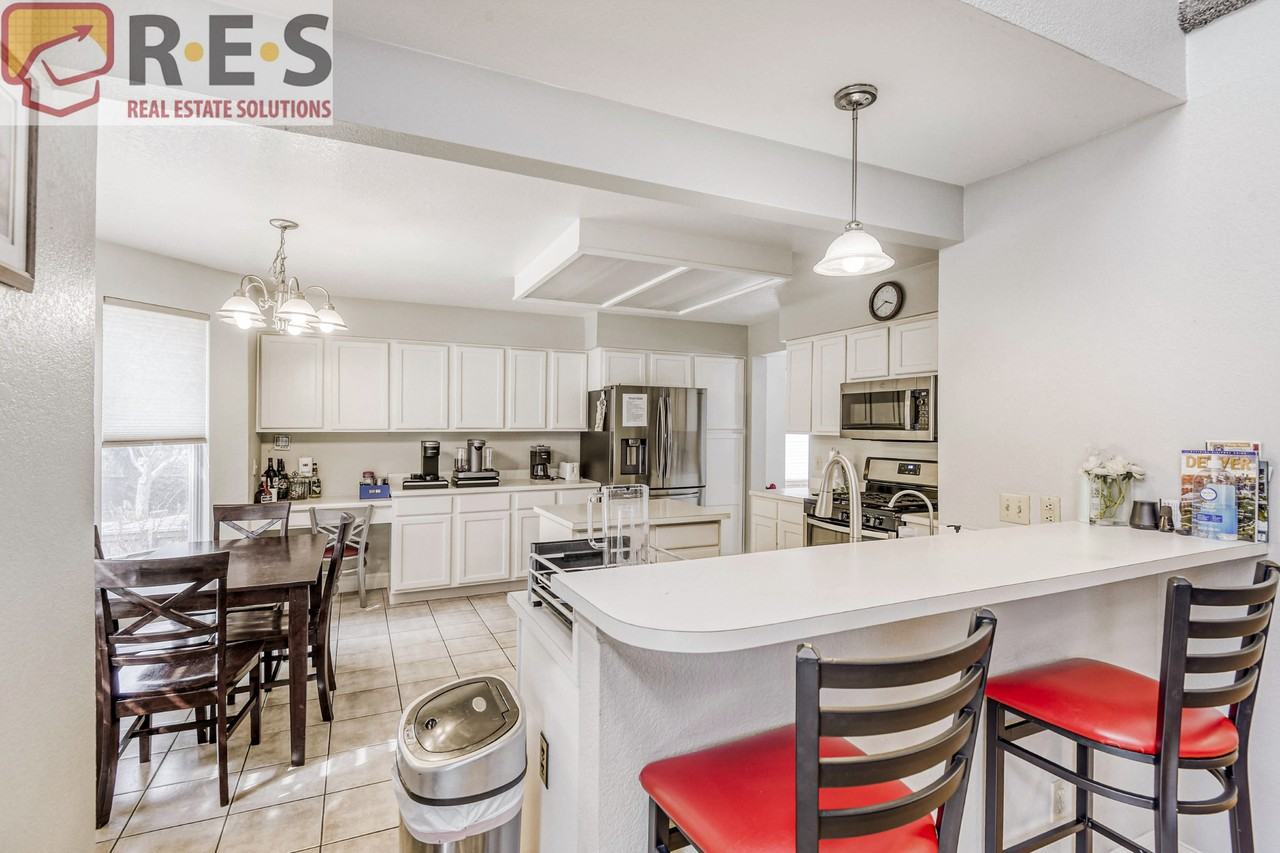 9853 Salford Ln - Photo 4 of 17