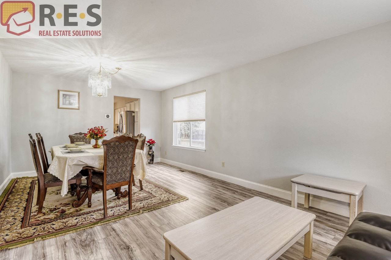 9853 Salford Ln - Photo 5 of 17