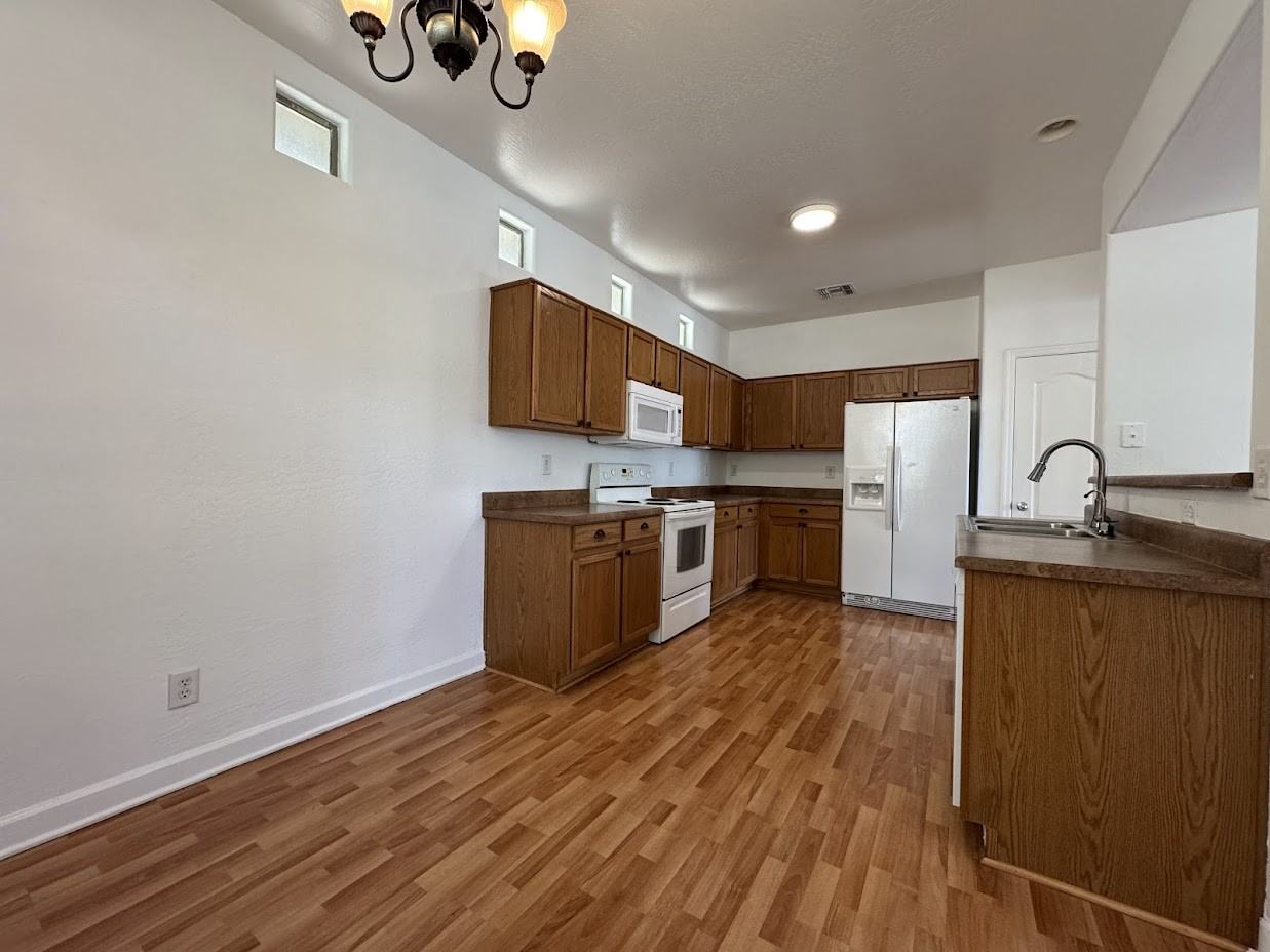 3686 E Yeager Dr - Photo 3 of 12