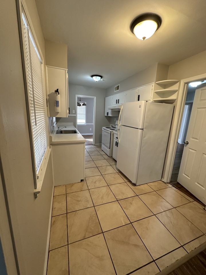 4672 Willow Rd - Photo 2 of 12