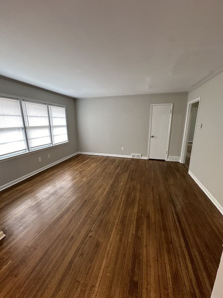 4672 Willow Rd - Photo 4 of 12