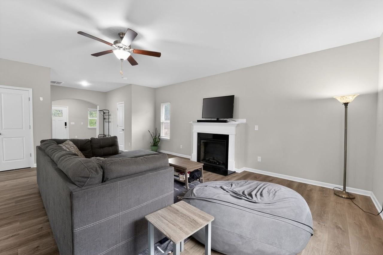 5917 Neck Rd - Photo 3 of 31