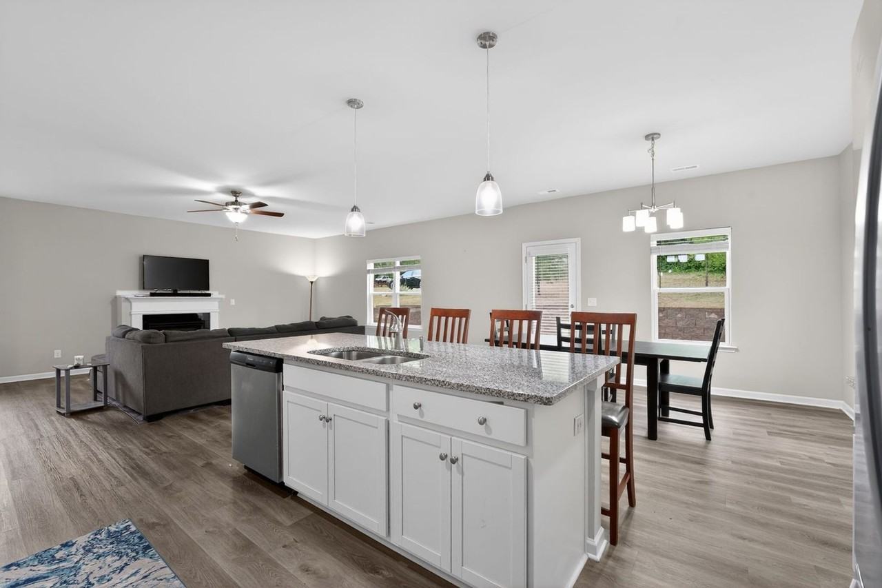 5917 Neck Rd - Photo 5 of 31