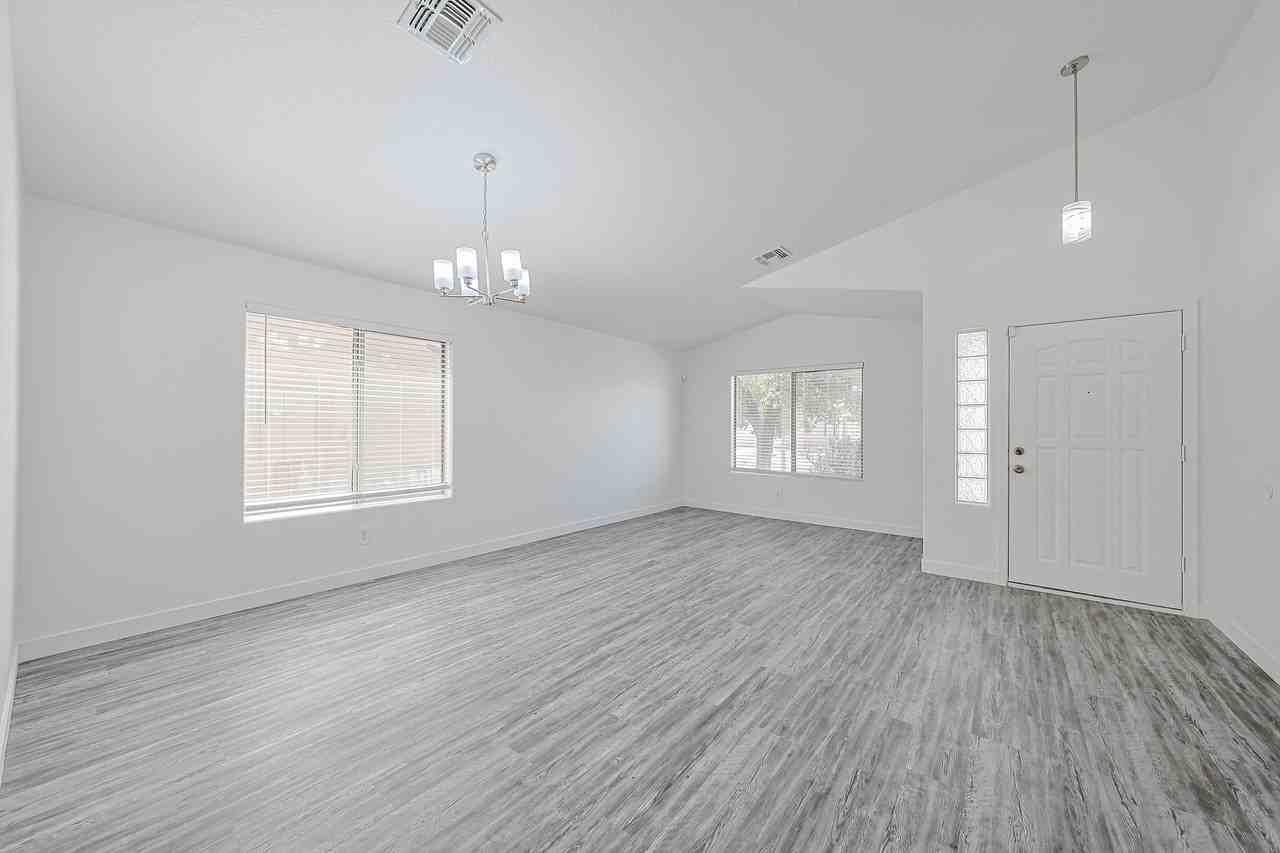 4930 W Desert Dr - Photo 3 of 32