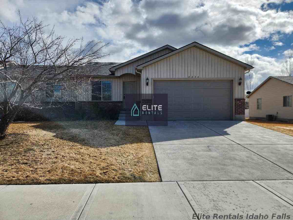 4234 Liberty Dr - Photo 2 of 15