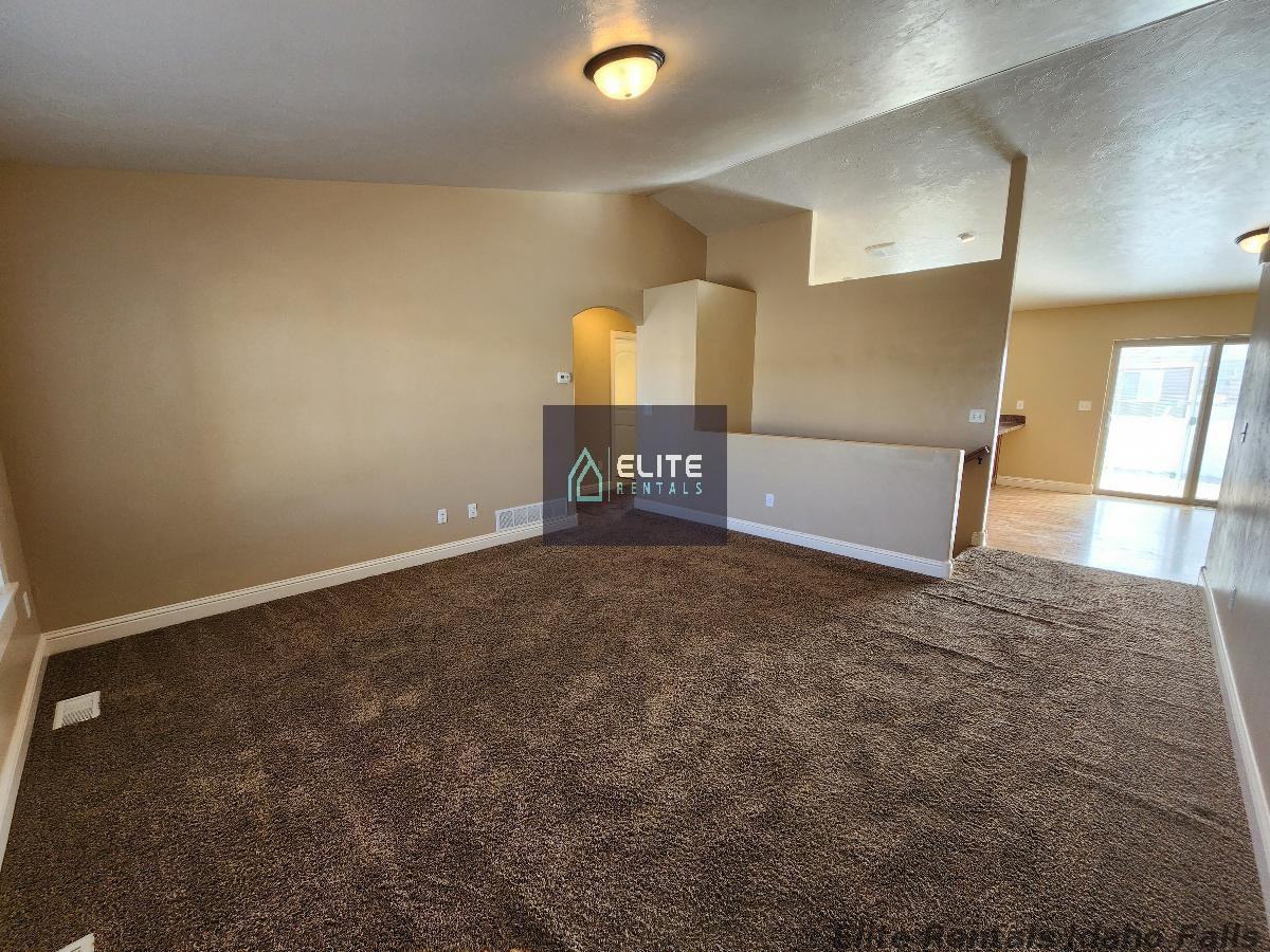 4234 Liberty Dr - Photo 3 of 15