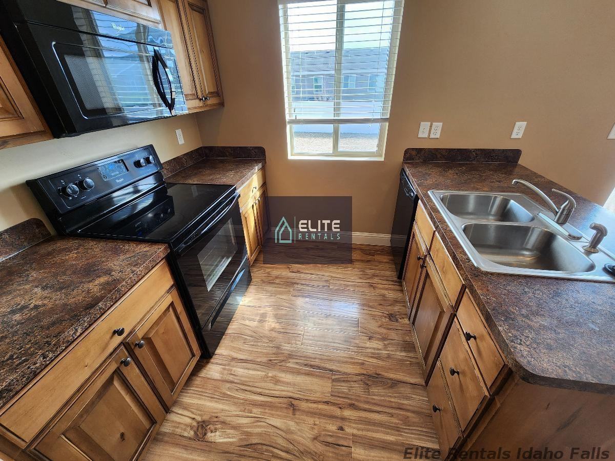 4234 Liberty Dr - Photo 5 of 15