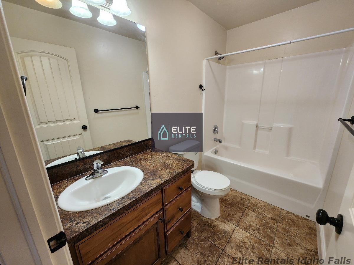 4234 Liberty Dr - Photo 7 of 15