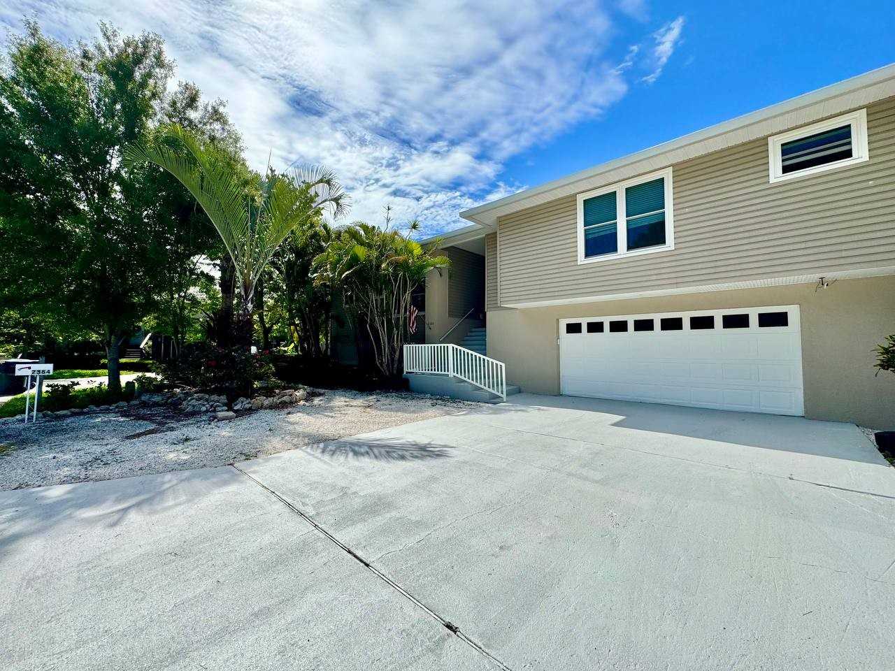 2384 Creek Ct - Photo 3 of 50