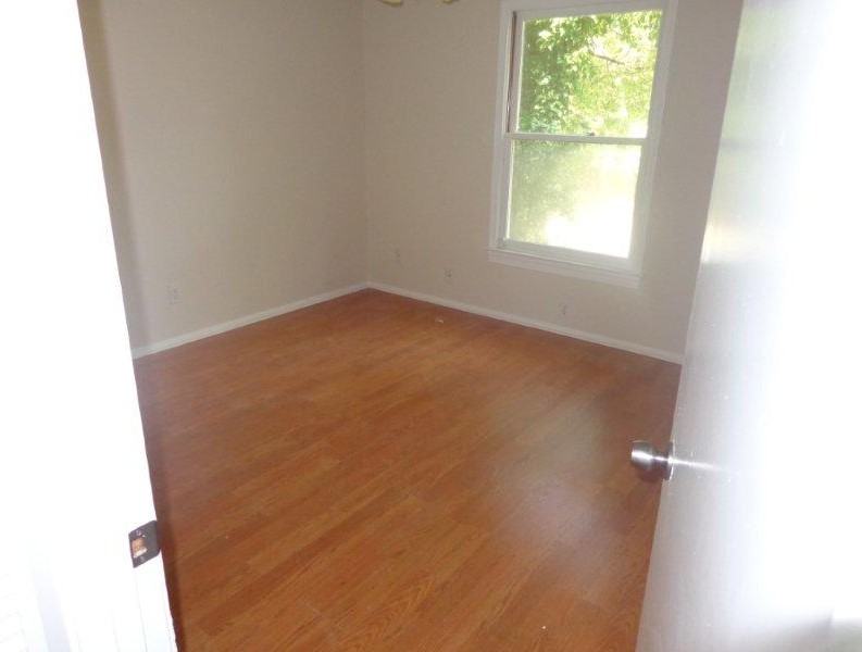 5035 Martins Crossing Rd - Photo 6 of 9