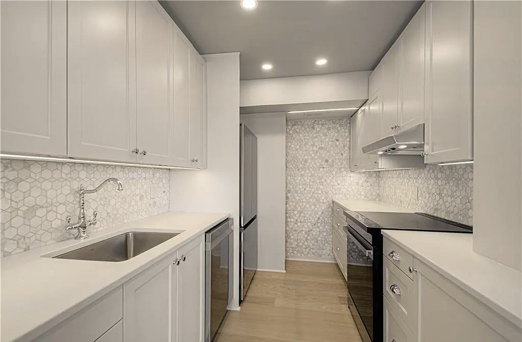 1400 East Ave #7 - Photo 4 of 6