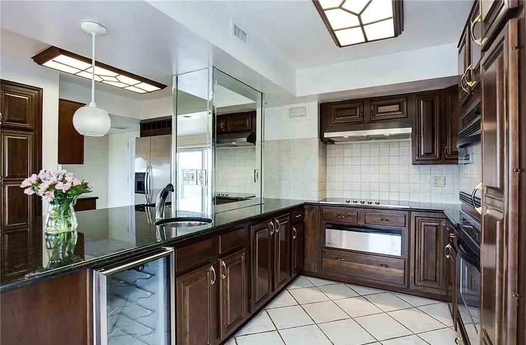 4550 Warwick Blvd #703-04 - Photo 5 of 16