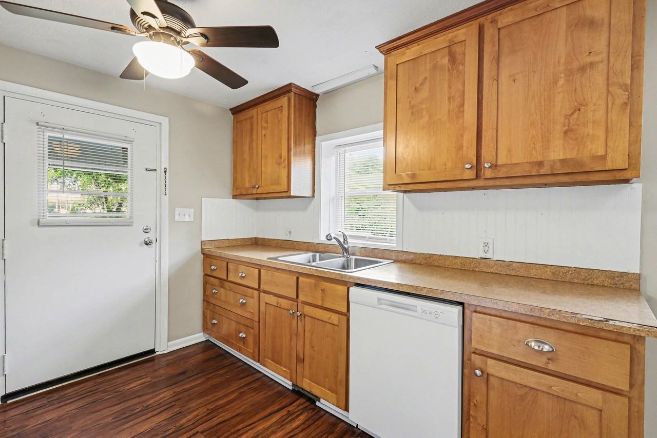 534 N Fayetteville St - Photo 5 of 23