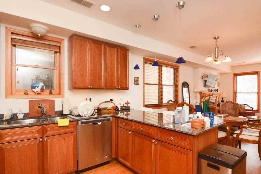 932 W Leland Ave #9Q - Photo 5 of 20