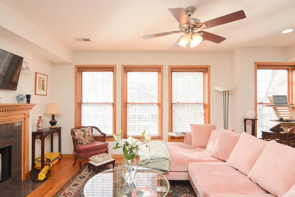 932 W Leland Ave #9Q - Photo 6 of 20