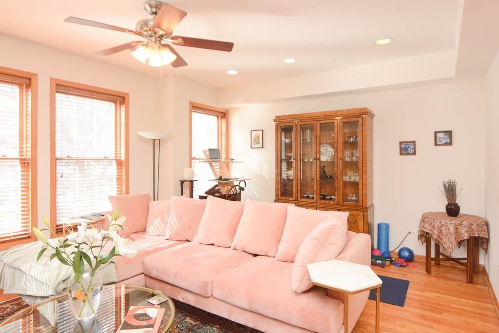 932 W Leland Ave #9Q - Photo 7 of 20