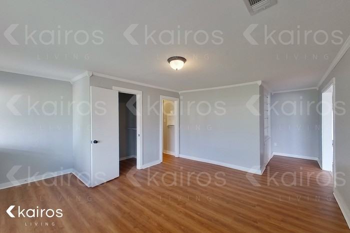 4417 Brown Ave - Photo 3 of 29
