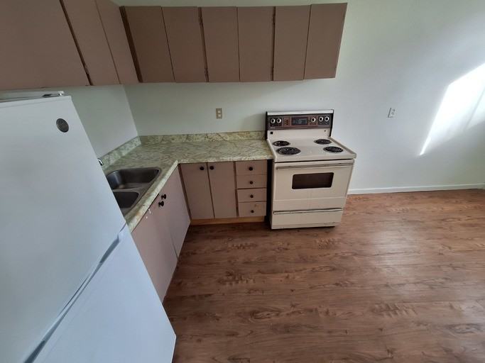 1252 Grenadier Dr - Photo 4 of 6