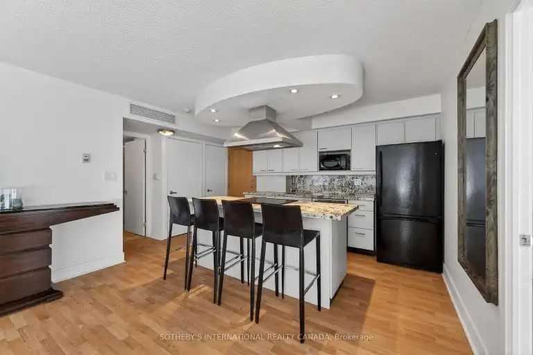 550 Queens Quay W #809 - Photo 5 of 18