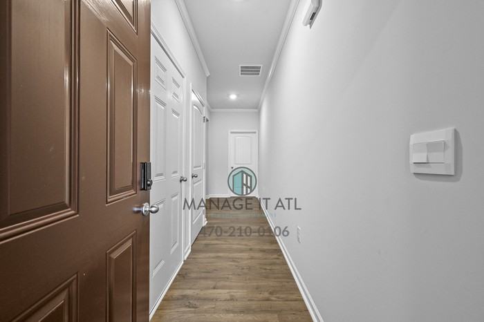 3110 Greyton Dr - Photo 4 of 31