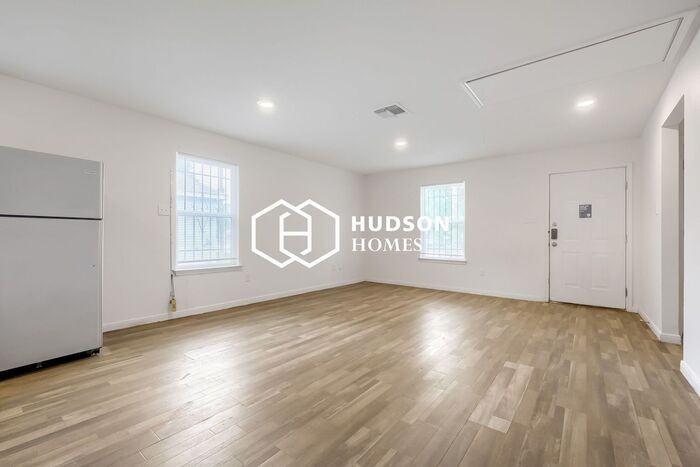 3318 Martin Luther King Dr - Photo 3 of 13