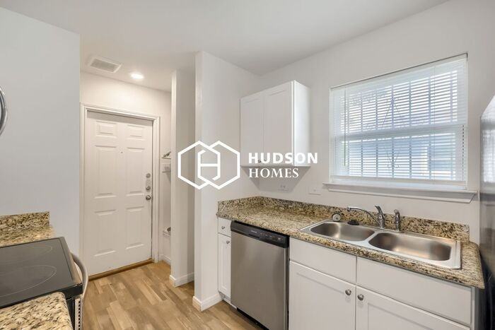 3318 Martin Luther King Dr - Photo 4 of 13