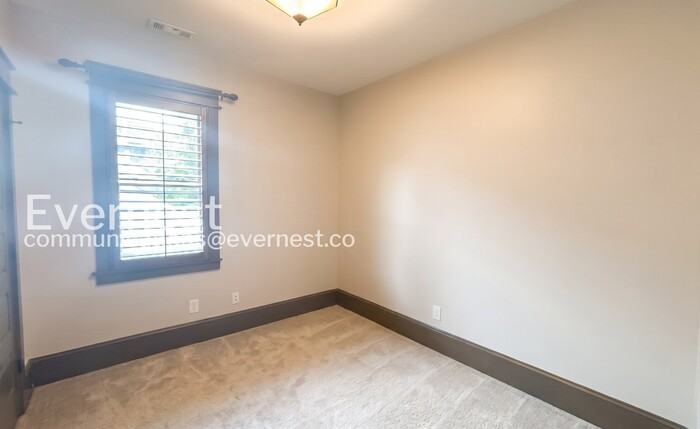 1226 Sigler St - Photo 4 of 31