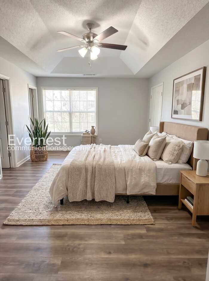 8644 Thomas Ln - Photo 4 of 24
