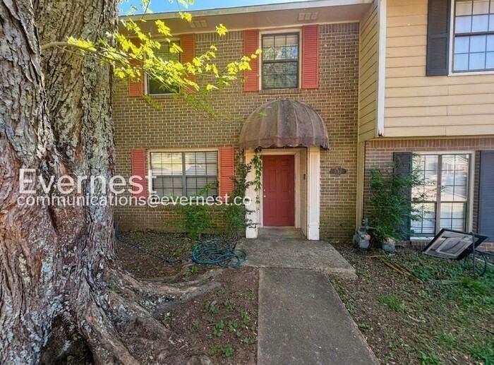 2543 Hampstead Dr