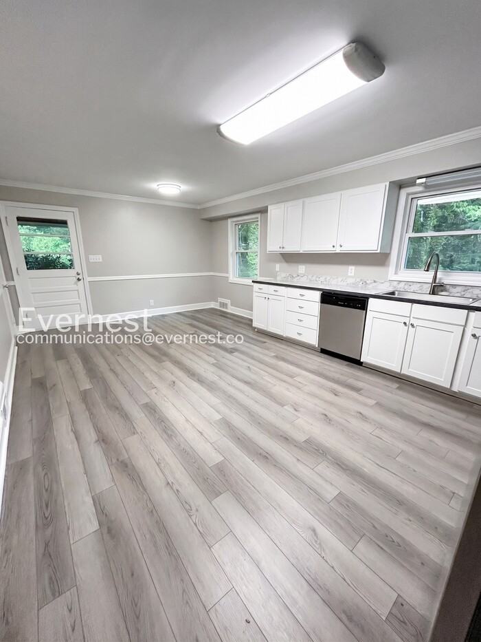 112 Tabor St - Photo 4 of 34
