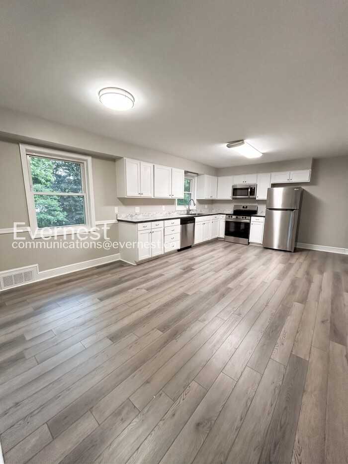 112 Tabor St - Photo 5 of 34