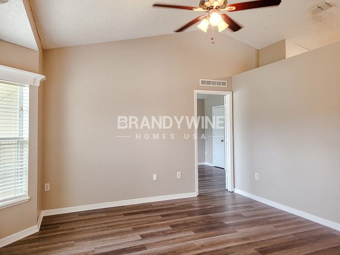2564 Courtland Blvd - Photo 4 of 43