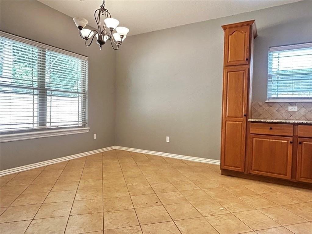 574 Westford St - Photo 4 of 18