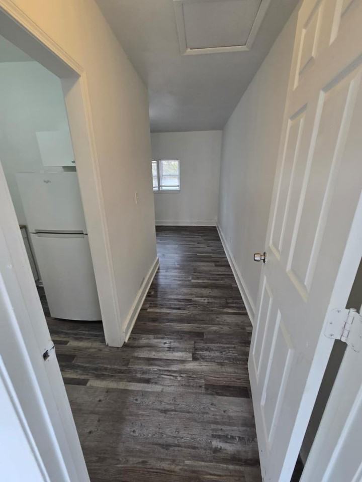 550 Roxbury Dr - Photo 3 of 10
