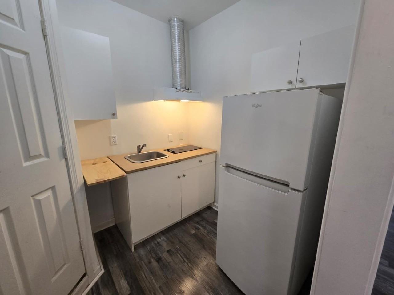 550 Roxbury Dr - Photo 6 of 10
