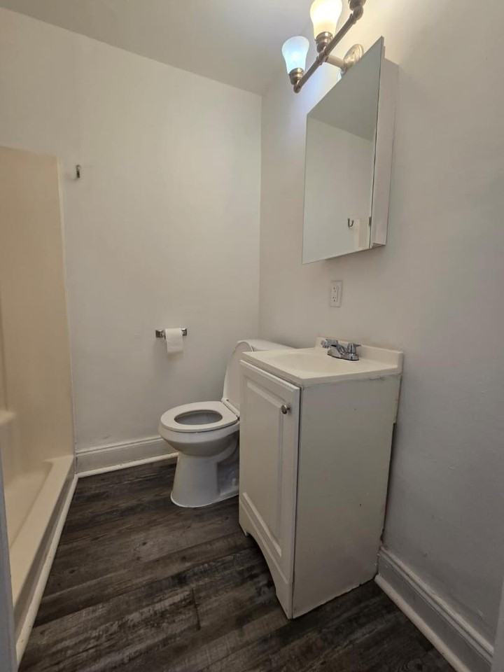 550 Roxbury Dr - Photo 7 of 10