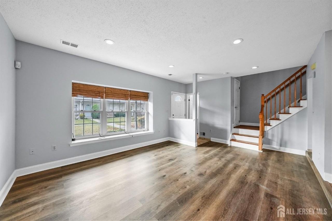 34 Sassafras Ct - Photo 4 of 20