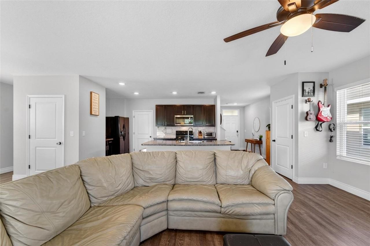 11176 Leland Groves Dr - Photo 4 of 50