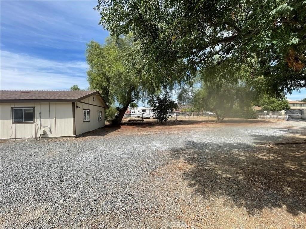 16395 Broadway St - Photo 2 of 8