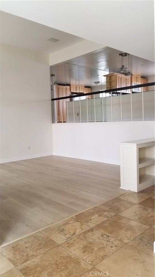 4279 W Sarah St - Photo 3 of 38