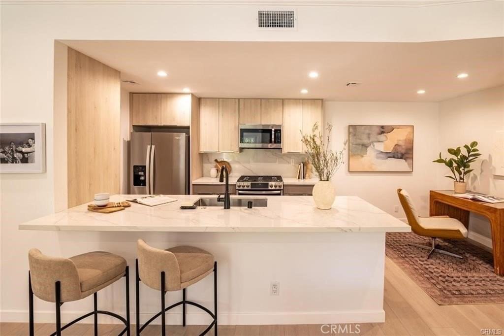 4401 Moorpark Way - Photo 5 of 19