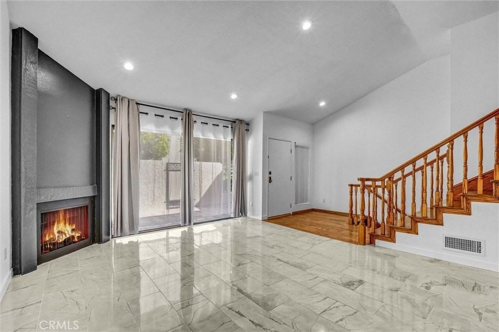 18136 Oxnard St #40 - Photo 4 of 21