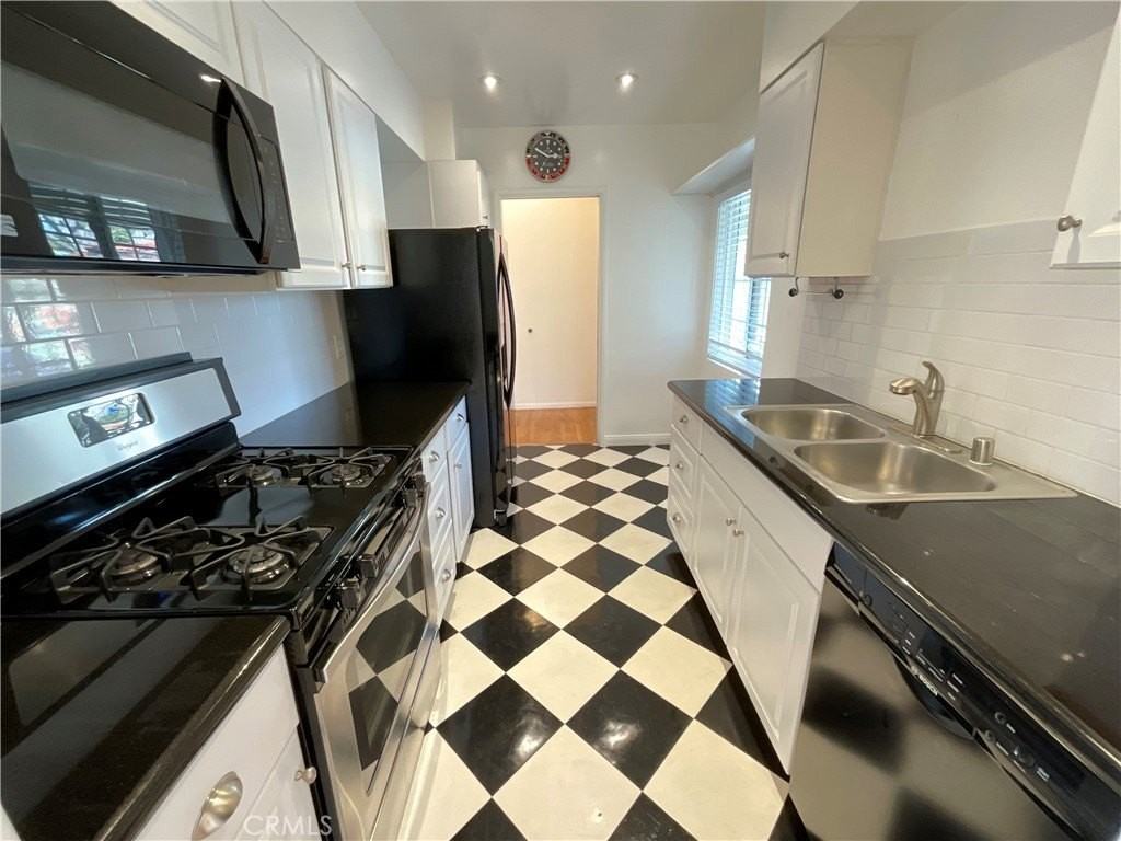 5441 Burnet Ave - Photo 5 of 13