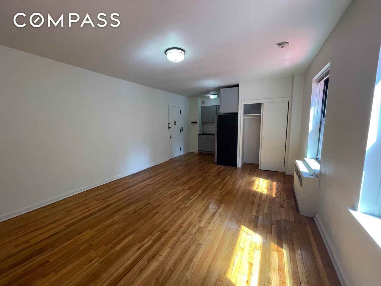 129 E 39th St #2B - Photo 2 of 4